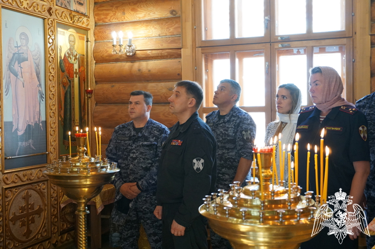 В День Крещения Руси сотрудники Управления вневедомственной охраны Ивановской области приняли участие в богослужении, посвященном небесному покровителю войск национальной гвардии