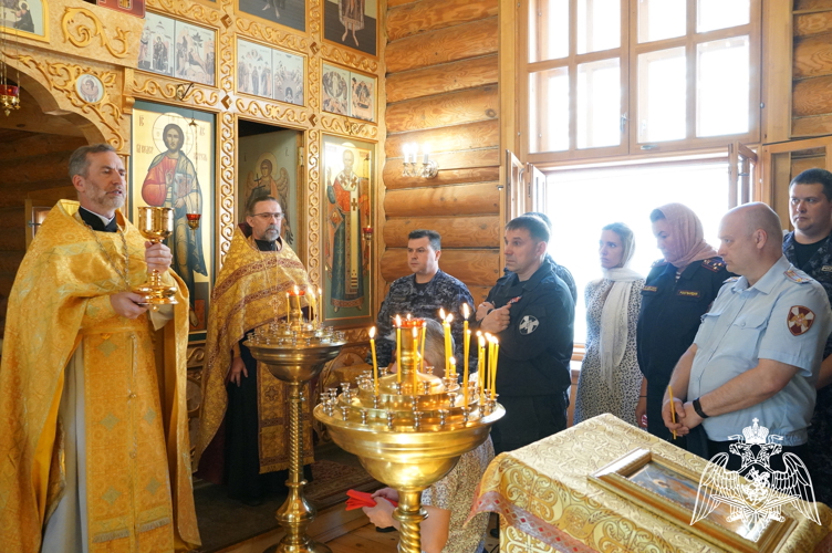 В День Крещения Руси сотрудники Управления вневедомственной охраны Ивановской области приняли участие в богослужении, посвященном небесному покровителю войск национальной гвардии
