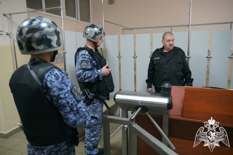 Сотрудники вневедомственной охраны Росгвардии приняли участие во всероссийских учениях по антитеррористической защищенности объектов образования