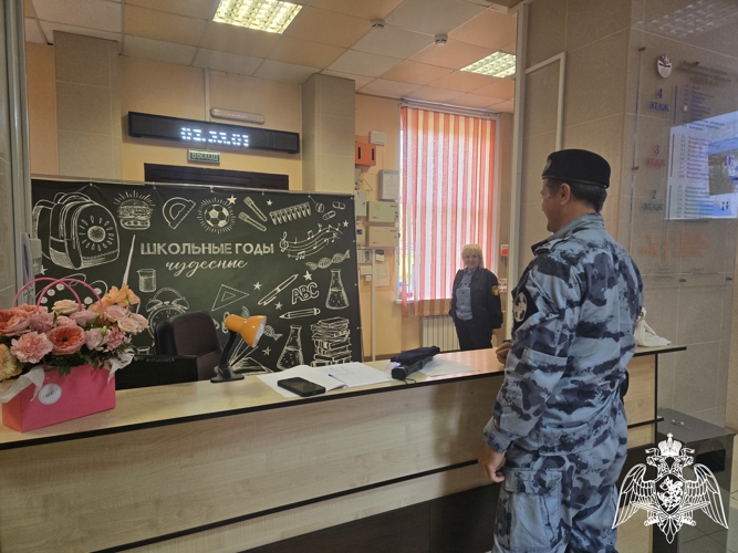 В Иваново сотрудники вневедомственной охраны Росгвардии охраняли общественный порядок в День знаний