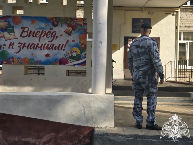В Иваново сотрудники вневедомственной охраны Росгвардии охраняли общественный порядок в День знаний