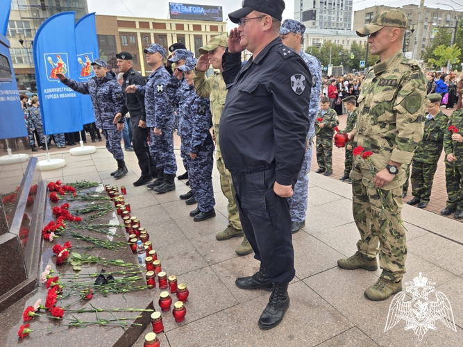 Сотрудники Росгвардии почтили память жертв террористических актов в Иваново