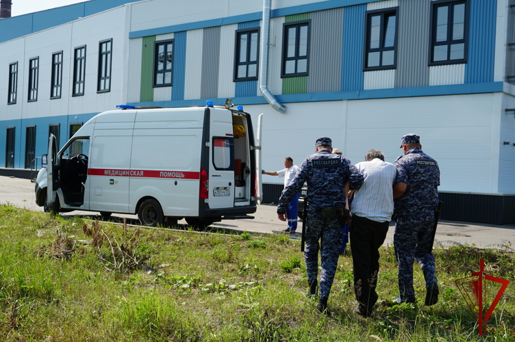 В Иванове росгвардейцы оказали помощь пожилому мужчине, которому стало плохо во время проведения массового мероприятия