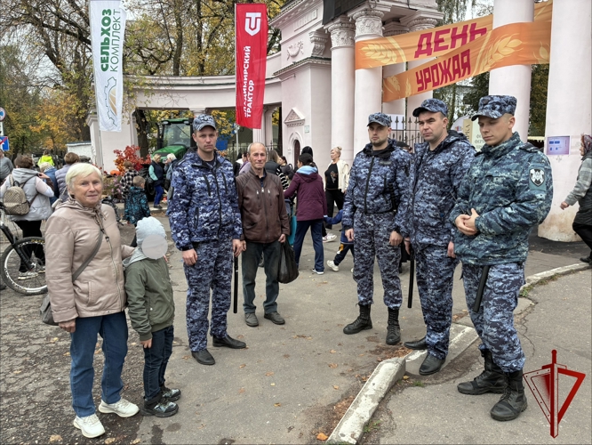 В Иванове сотрудники Росгвардии оперативно вернули домой пятилетнего мальчика, потерявшегося на празднике «День урожая – 2026»